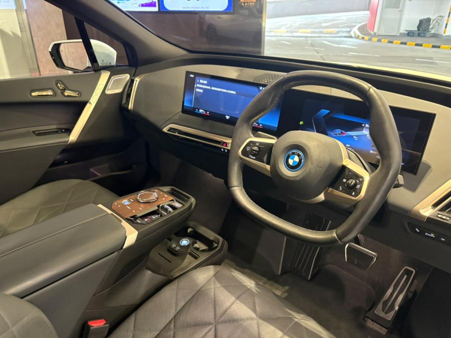IX xDrive40 - Image 4